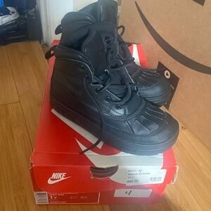 Worn once Nike acg boots